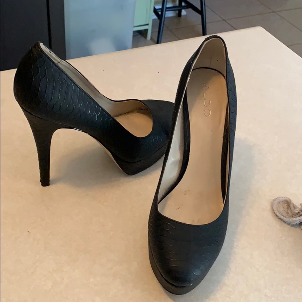 Black textured Aldo heels in size 9.5